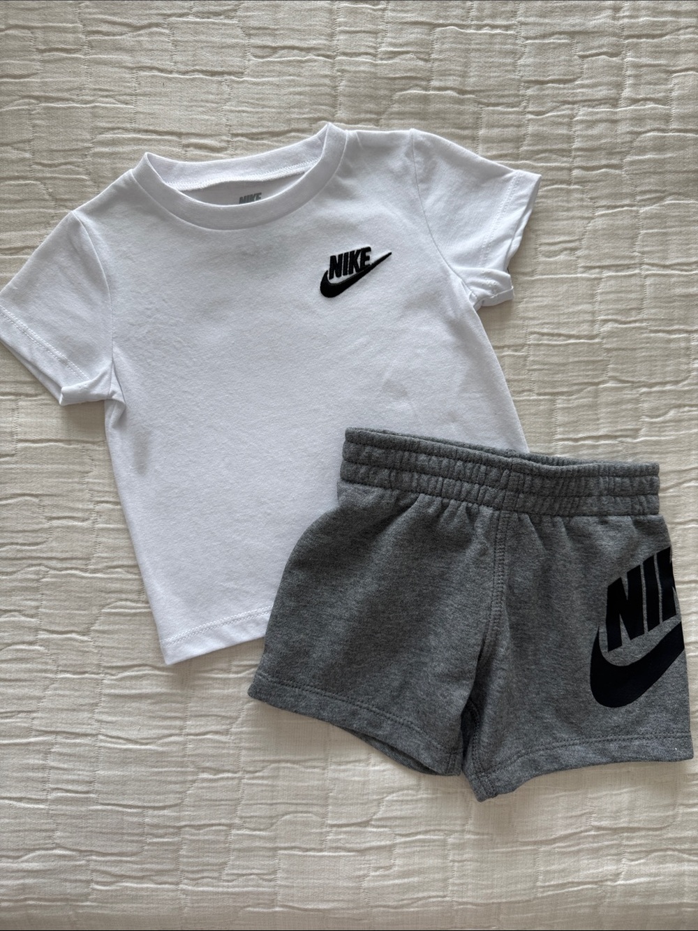 Nike Boys NWT 2 Pc Tee and Shorts - White, Grey/Blk, Size 12 M